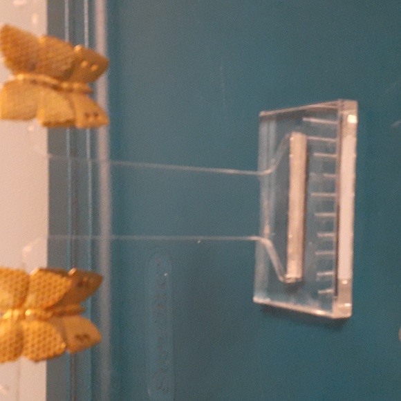 Vintage! Goldtone dangling butterfly pierced earrings - Picture 3 of 3